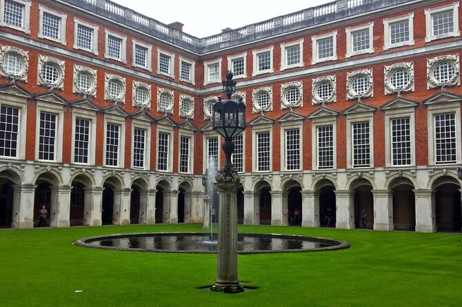 Private Tour: Hampton Court Palace Day Trip from London - How the small private format affects your day