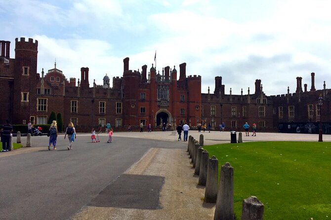 Private Tour: Hampton Court Palace Day Trip from London - What the price includes and what it does not