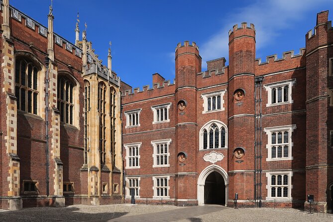 Private Tour of Hampton Court Palace with Award-Winning Architectural Historian - Starting with the Tudor palace
