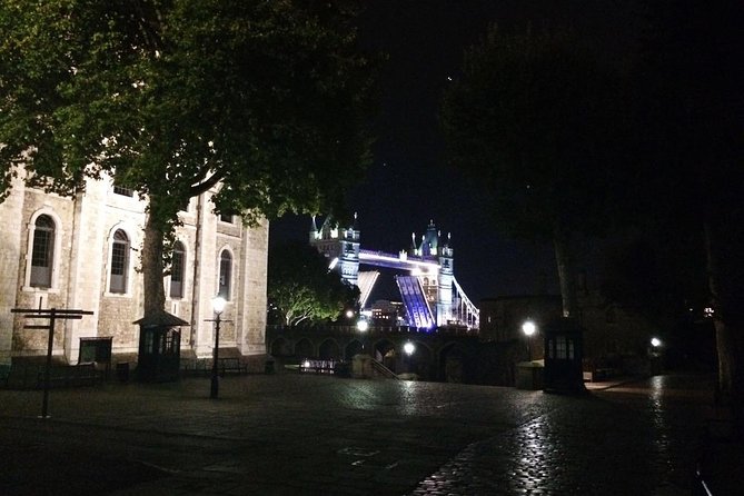 Private Tour of Haunted London in a Black Cab - Why a black cab works so well for haunted London