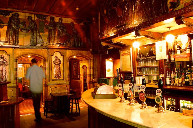 Private Tour of London's Historic Pubs - The beer lesson is practical, not fussy
