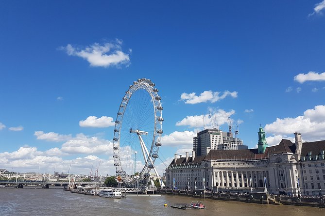 Private Tour : See 30+ Top London Sights! Fun Local Guide - Using public transport between the two halves