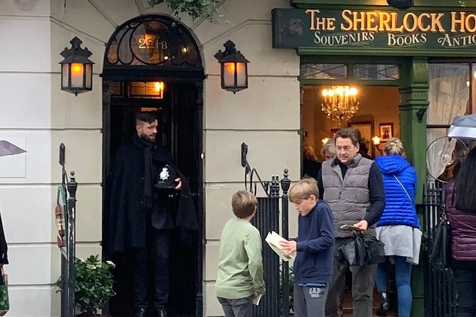 Private Tour: The London of Shakespeare, the Beatles, James Bond and Sherlock Holmes by Traditional Black Cab - Four famous London stories in one cab