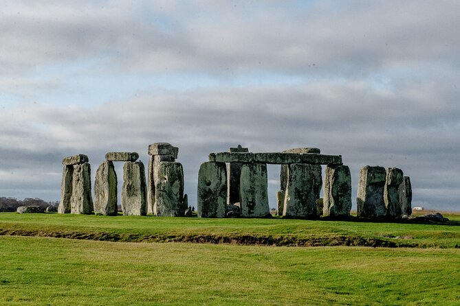 Private Tour to Stonehenge and Bath from London - How the two guides shape the day
