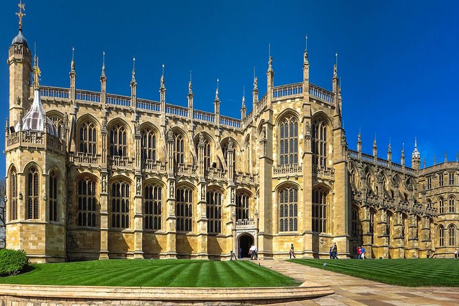 Private Tour to Stonehenge and Windsor Castle - One day, two very different faces of England