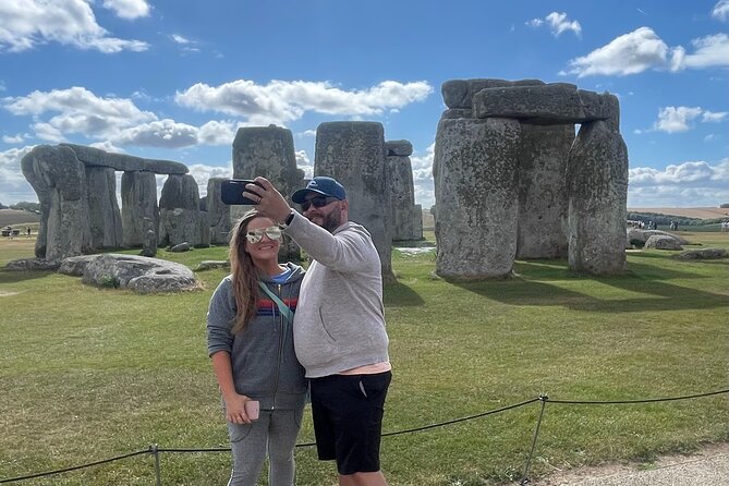 Private Tour to Stonehenge, Bath and The Cotswolds - Leaving London early for Stonehenge