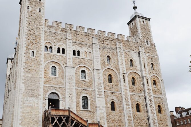 Private Tour: Tower of London with Private Guide - Tower Bridge views and the City of London setting