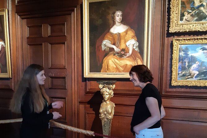 Private tour with an accredited expert guide Hampton Court Palace - Henry VIII’s State Apartments and Tudor art