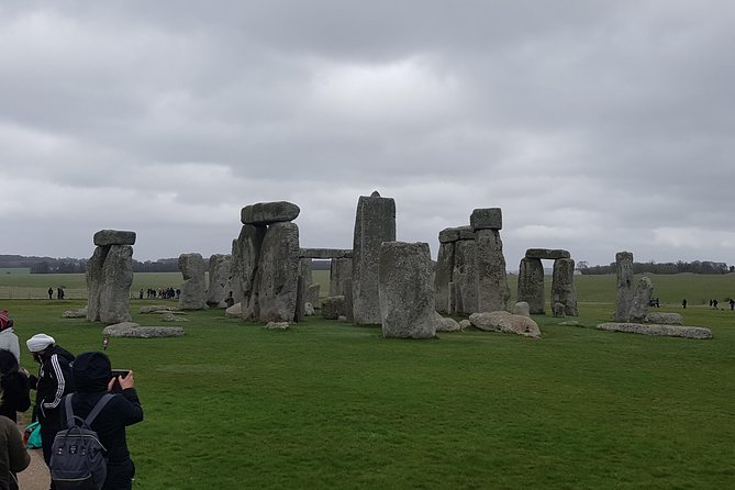 Private transfer to Southampton with a stop at Stonehenge - What the strongest service looks like