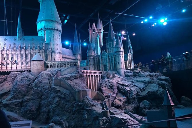 Private Transfers between London & Harry Potter Warner Studio - Pickup details that can prevent a stressful start