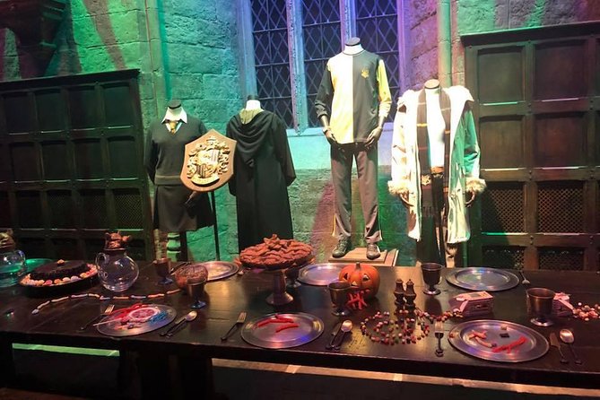 Private Transfers between London & Harry Potter Warner Studio - One-way or round-trip: choosing the right option