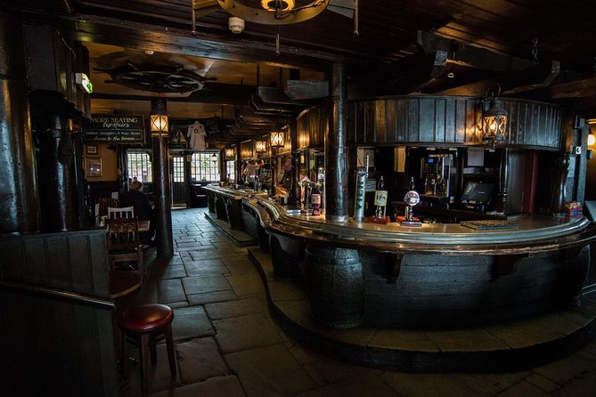 Private Walking Tour: Historic and Hidden Pubs of London - George, Shakespeare connections and a surviving galleried design