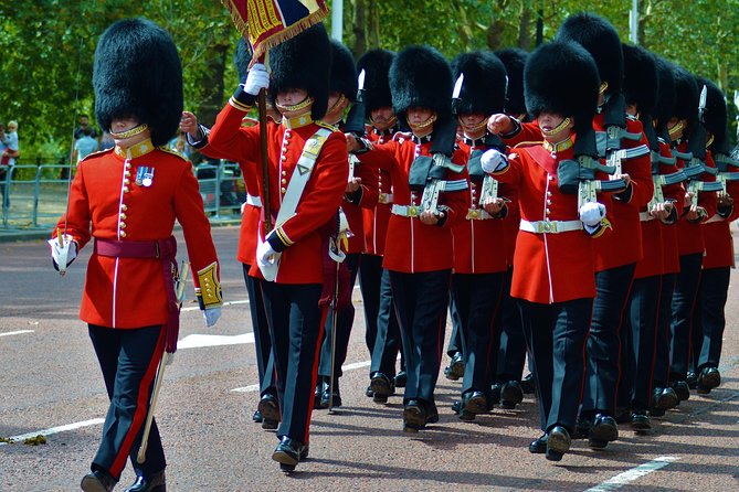 Private Walking Tour of Royal London with Changing of the Guard - St. James’s Palace and royal stories