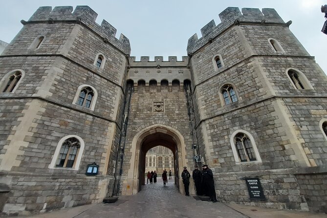 Private Walking Tour with Accredited Expert Guide Windsor Castle - St George’s Chapel and the royal burials