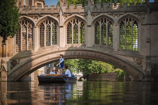 Punting Tour in Cambridge - Queens’ College and the Mathematical Bridge