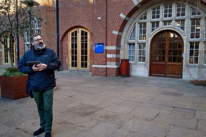 Queen Highlights Walking Tour of London - Kensington Church Street and Mary Austin’s BIBA connection