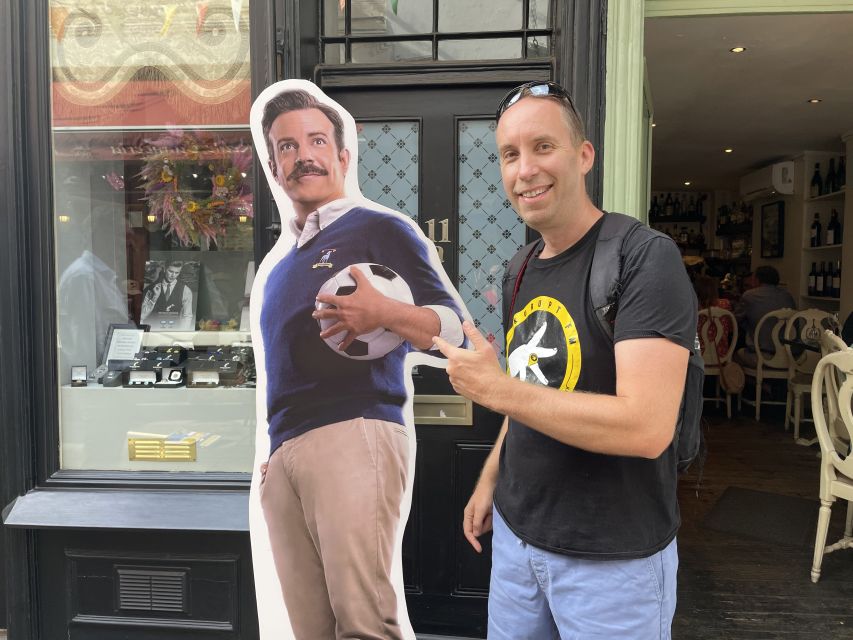 Richmond: Ted Lasso Guided Walking Tour - The Crown and Anchor pub stop