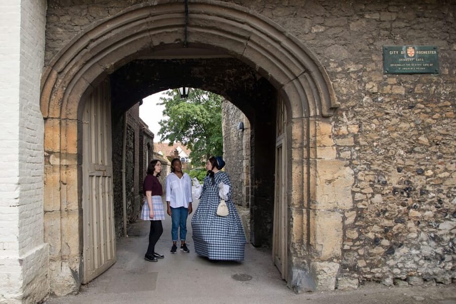 Rochester, Kent: Costumed Guided Tour - Inns, vaults, and the business of old Rochester
