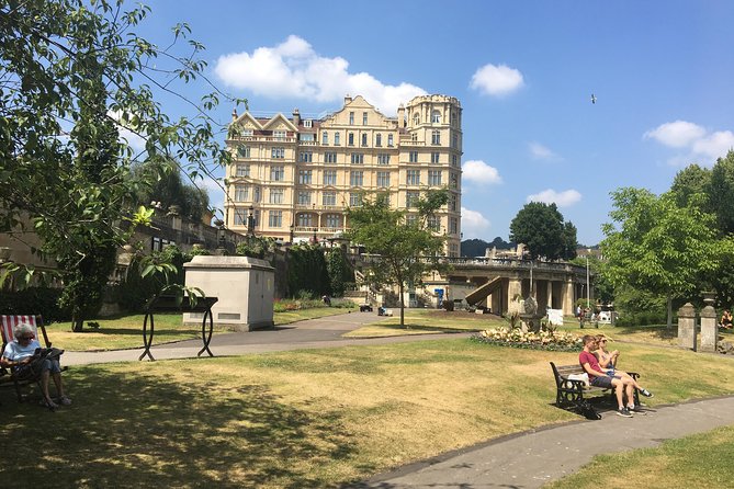 Roman Baths Entry and Walking Tour with Blue Badge Tour Guide - Queen Square puts Bath’s story in context