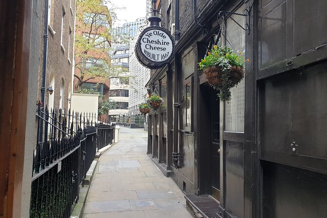 Roman Ruins to Blitz Bombings: A Walking Tour of London's Fiery History - The Bank of England and the city’s financial power
