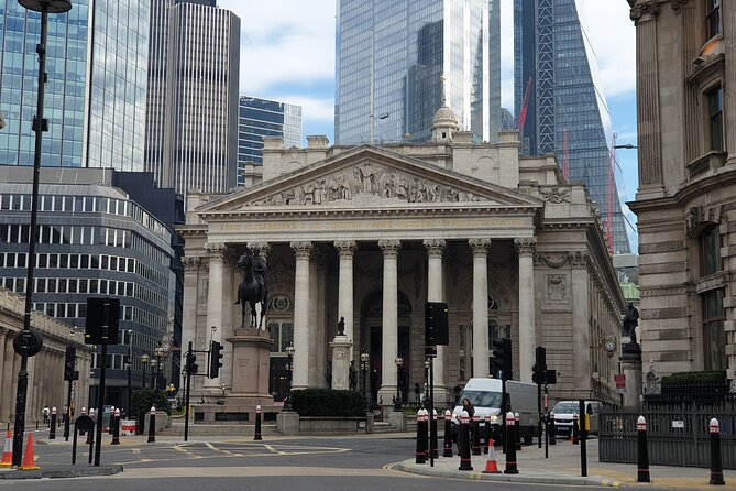 Roman Ruins to Blitz Bombings: A Walking Tour of London's Fiery History - St. Paul’s Cathedral and the rebuilt city
