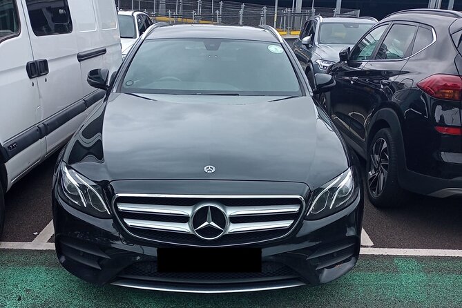 Round Trip Taxi Transfer - Stansted Airport To & From London - At Stansted arrivals, the Costa Coffee meeting point