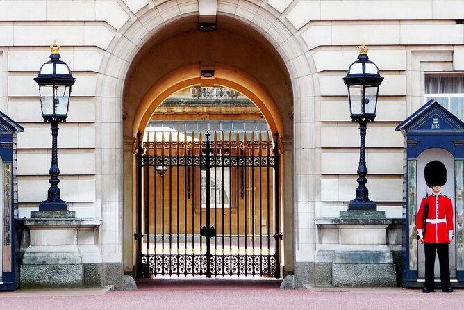 Royal London Guided Tour with Changing of the Guard - Buckingham Palace and the Changing of the Guard