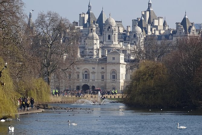 Royal Tour of St James', Parks, Palaces and Royal intrigue - Planning around the Changing of the Guard