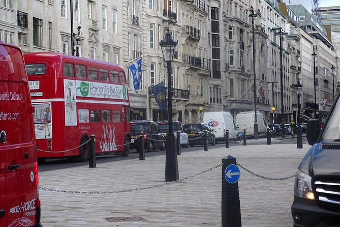 Royal Tour of St James', Parks, Palaces and Royal intrigue - Guards, gardens, and the road to Whitehall