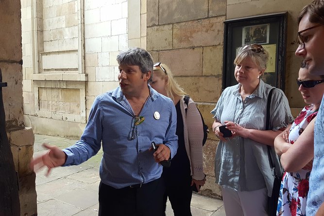 Secret London Private Taxi Tour - Old taverns and London’s oldest parish church