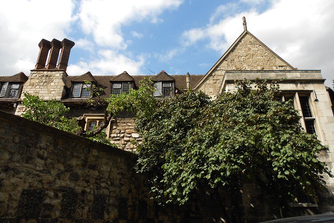 Secret Old London Guided Walking Tour - Storytelling is the main attraction