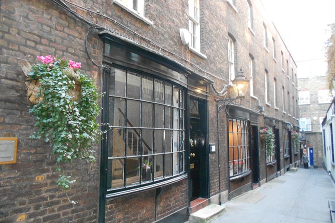 Secret Walking Tour of Central London - The guides make the difference