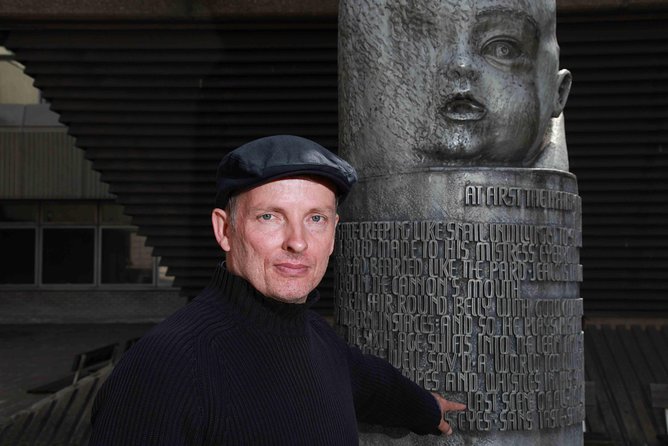 Shakespeare in the City Walk - In Shakespeare's footsteps North of the Thames - A speech carved into an unexpected London monument