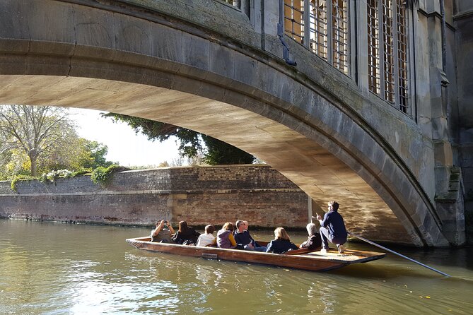 Shared Guided Punting Tour of Cambridge - The Mathematical Bridge and college traditions
