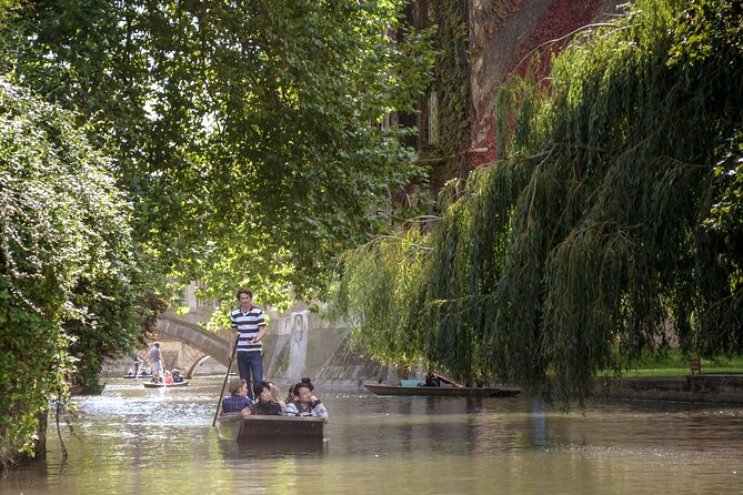 Shared Guided Punting Tour of Cambridge - What the guides add to the ride