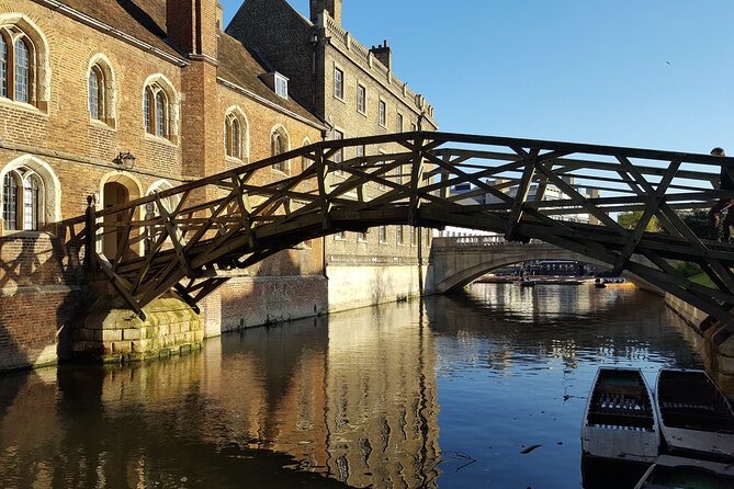 Shared Guided Punting Tour of Cambridge - Magdalene College and the oldest bridge
