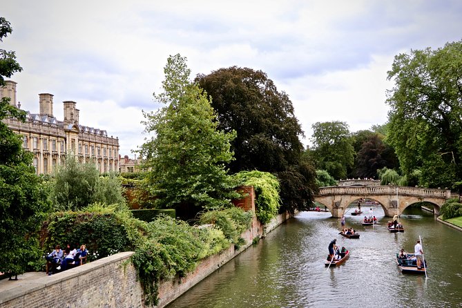 Shared Punt Tour - Cambridge - The Bridge of Sighs and the Wedding Cake Building