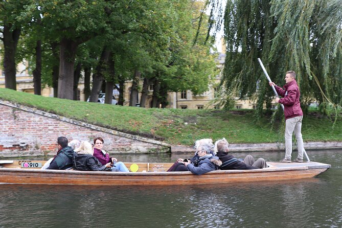 Shared Punt Tour - Cambridge - Queens’ College and the Mathematical Bridge