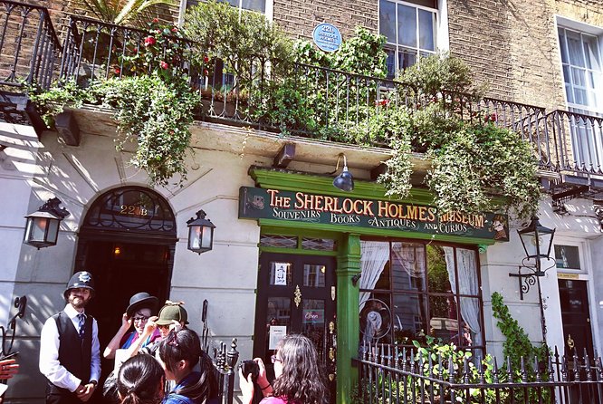 Sherlock Holmes BBC Series and Traditional Locations - A Very Small Group Tour - The Sherlock Holmes statue and Baker Street finale