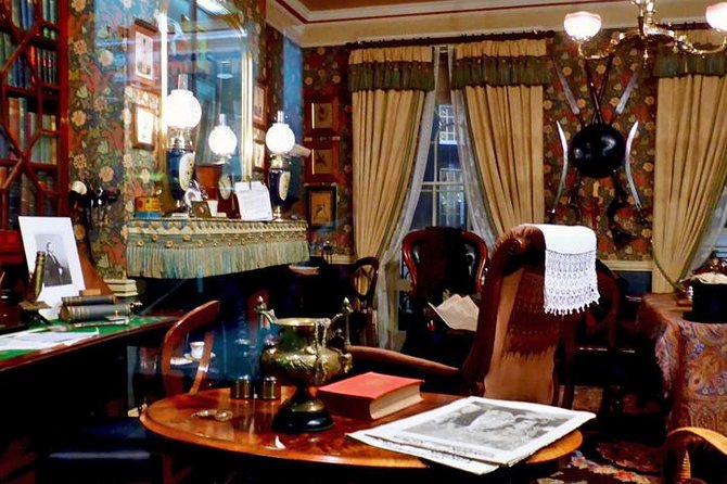 Sherlock Holmes Museum & Westminster Walking Tour - The Tube transfer to Baker Street