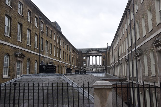 Sherlock Holmes Walking Tour in London - What the $23.61 price really buys you