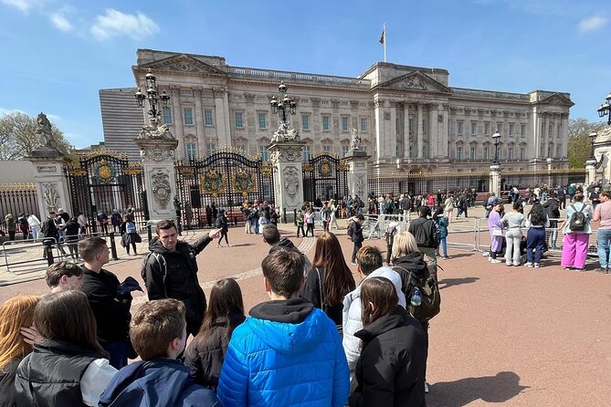 Sightseeing tour of London - in clear, slow English - Horse Guards Parade and the King’s two birthdays