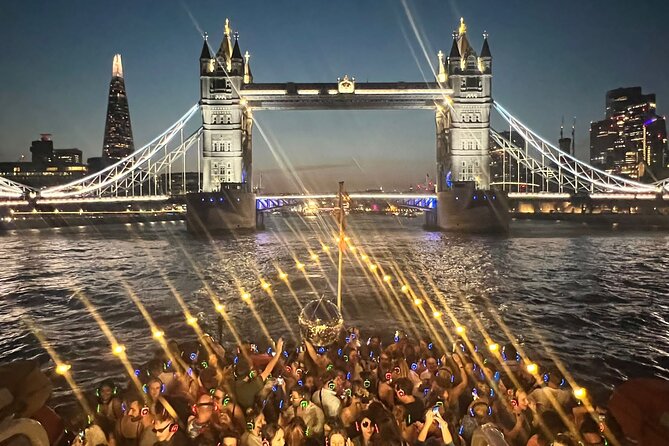Silent Disco London Thames Boat Party - What dancing is really like onboard