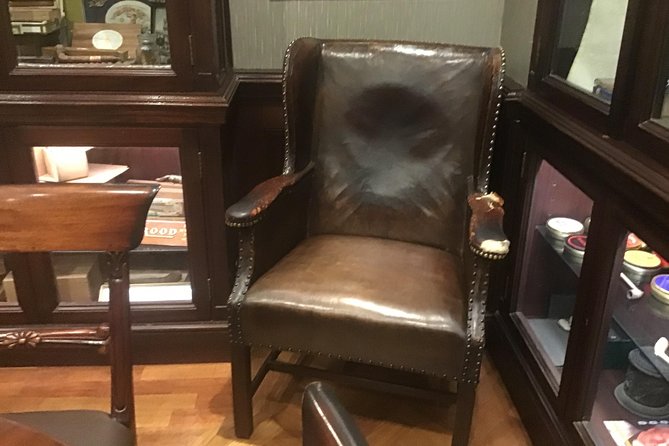 Sir Winston Churchill Private Walking Tour & War Rooms - The Mall, Admiralty Arch, and Trafalgar Square