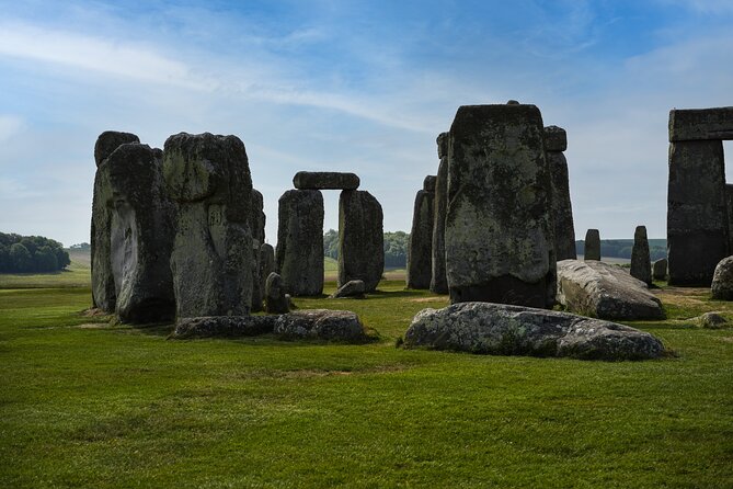 Small-Group Day Trip to Stonehenge, Bath and Windsor from London - Three major sights, one very full day
