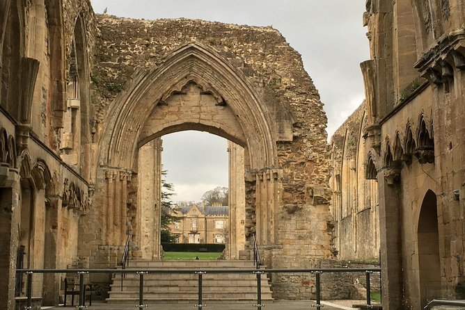 Small-Group Day Trip to Stonehenge, Glastonbury, and Avebury from London - What the small group adds