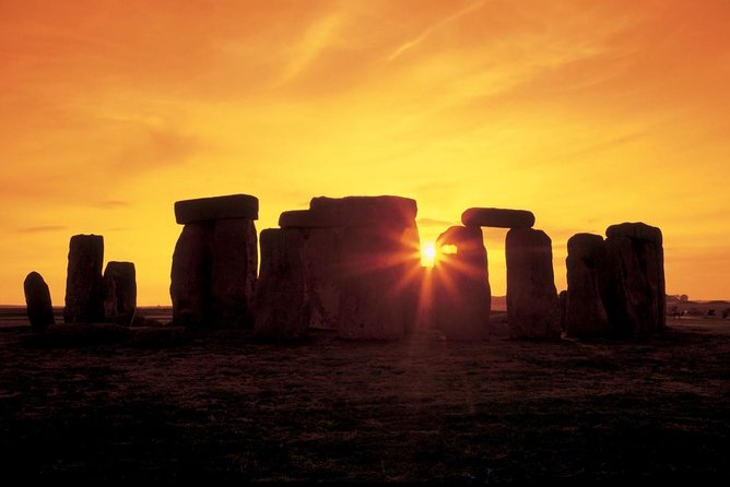 Small-Group to Bath, Lacock, Avebury and Stonehenge from London - Lacock, the village that looks back in time