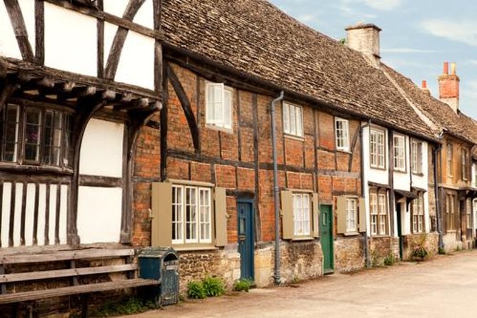Small-Group to Bath, Lacock, Avebury and Stonehenge from London - Avebury and the freedom to walk near the stones