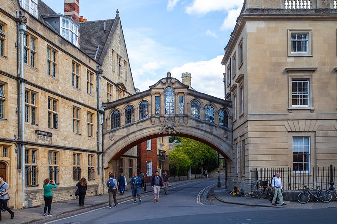Social Distancing Specialised Oxford University Walking Tour With Student Guides - Why this Oxford walk works well