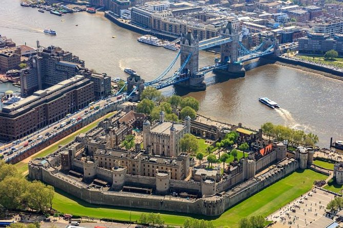 South Bank (London Bridge) Walking Tour & Enter The Tower of London - Harry Potter locations and the final approach
